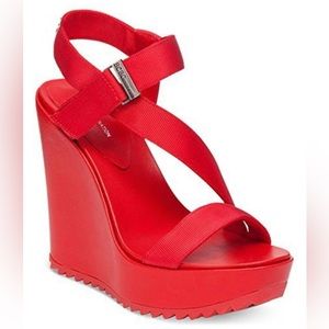 BCBGeneration red wedges size 10 🔴